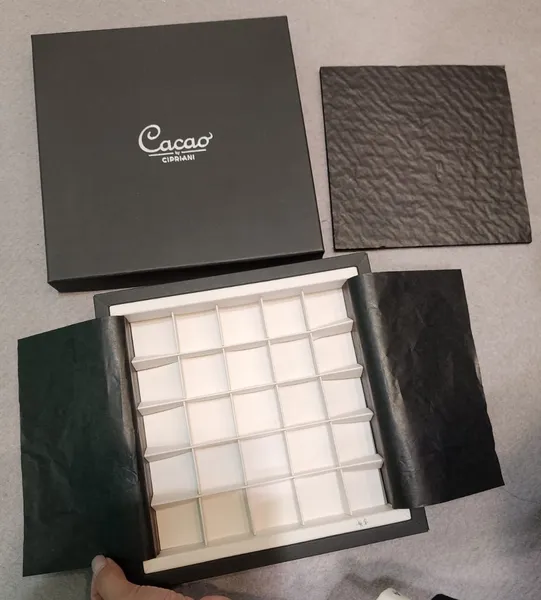 /src/assets/giftBoxes/cacao_box1.jpg photo