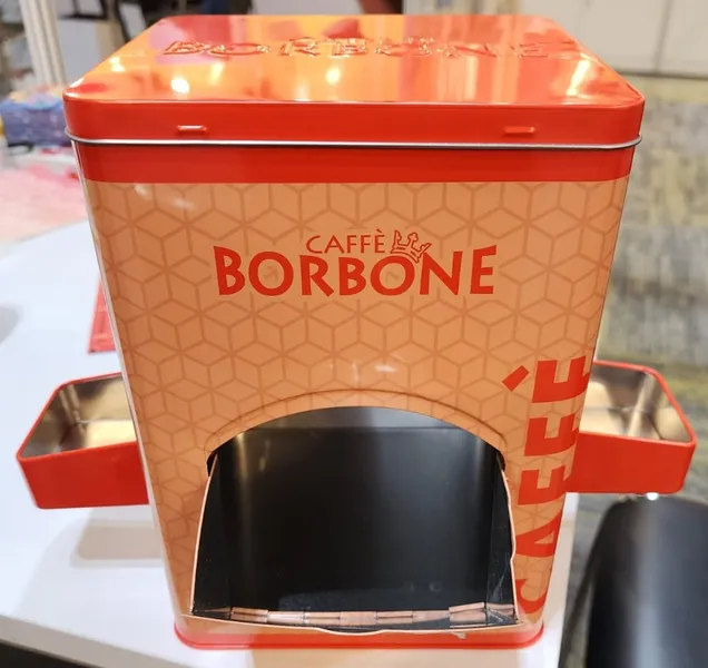 /src/assets/tinBoxes/cafe_borbone1.jpg photo