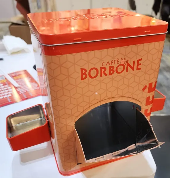 /src/assets/tinBoxes/cafe_borbone2.jpg photo