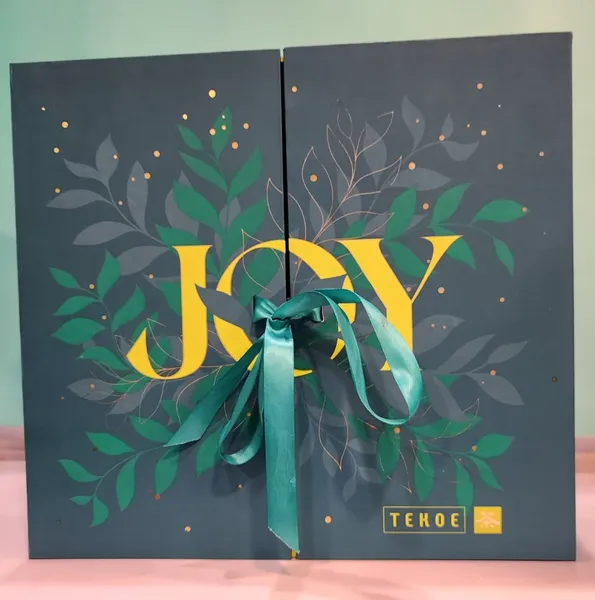 /src/assets/adventCalendars/dark_green2.jpg photo