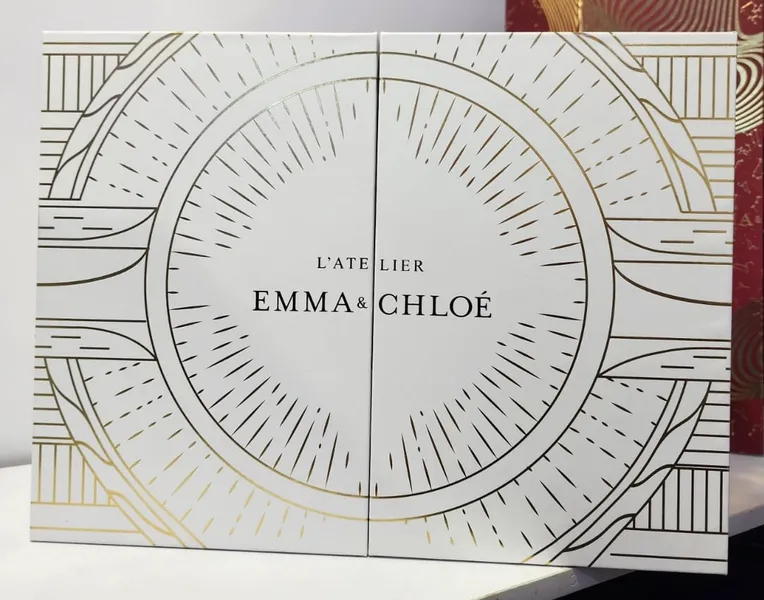 /src/assets/adventCalendars/emma_chloe2.jpg photo