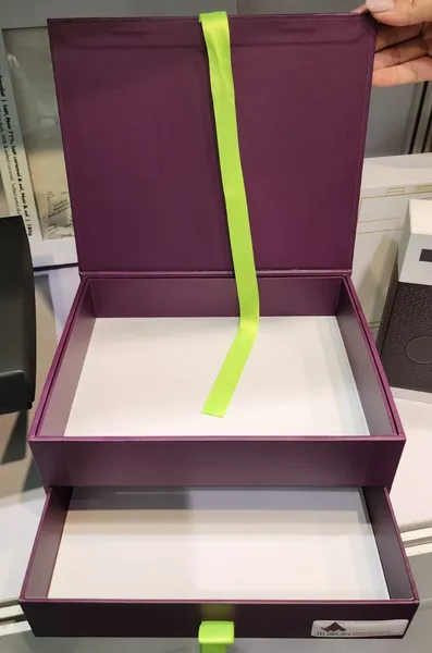 /src/assets/giftBoxes/layered_box2.jpg photo