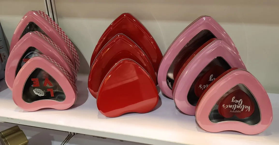 /src/assets/tinBoxes/love_tin2.jpg photo