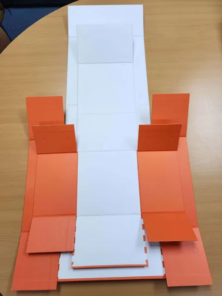 /src/assets/foldingGiftBoxes/maison_kayser3.jpg photo