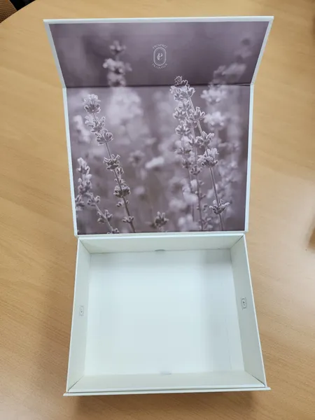 /src/assets/foldingGiftBoxes/provence1.jpg photo