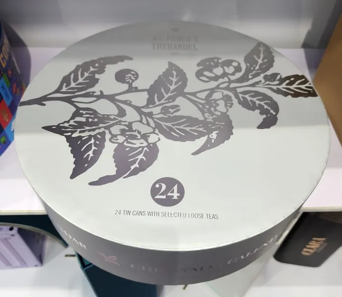 /src/assets/adventCalendars/tin_tea1.jpg photo
