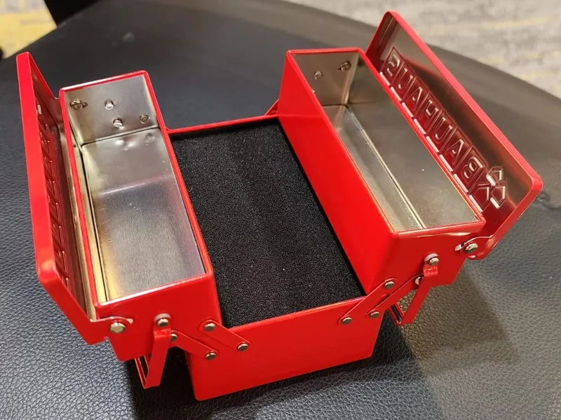 /src/assets/tinBoxes/tool_box2.jpg photo