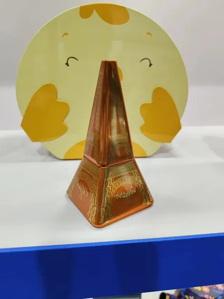 /src/assets/tinBoxes/tour_eiffel_1.jpg photo